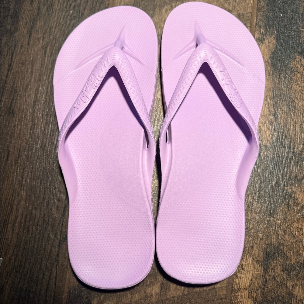Archie’s arch support flip flops
